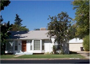 Building Photo - Cute old fig home with huge yard