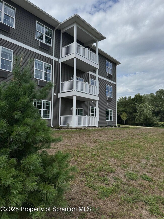 Building Photo - 397 Circle Drive