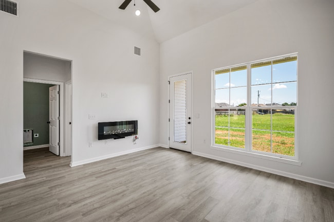 Building Photo - 208 Jax Sq