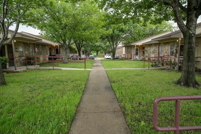 Building Photo - 125 Janis St