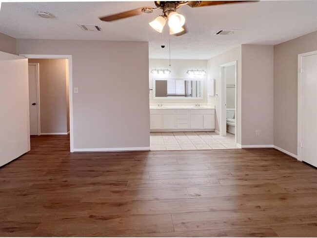 Building Photo - 3122 Windmill St