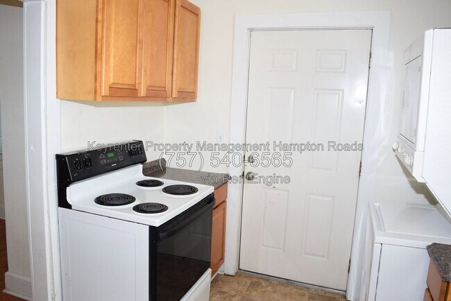 Building Photo - 857 W 41st St