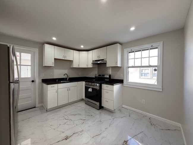 Building Photo - 520 Purce St