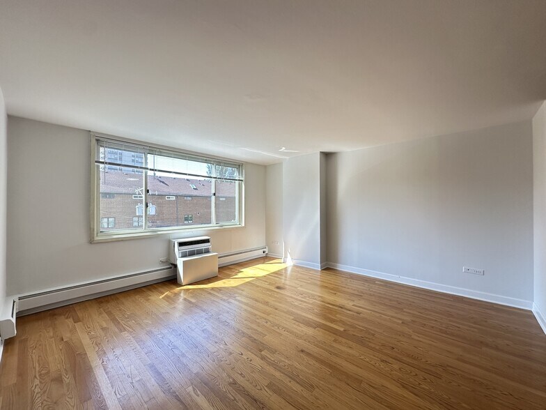 Building Photo - 1442 N Dearborn St