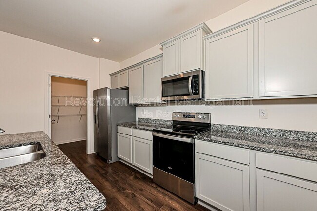 Building Photo - 2008 Redfern Rd