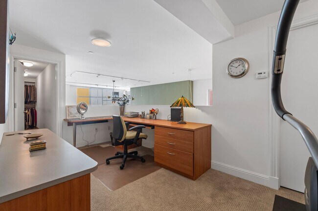 Building Photo - Large Updated SoMa Apartment!