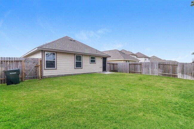 Building Photo - 108 Blue Crane St