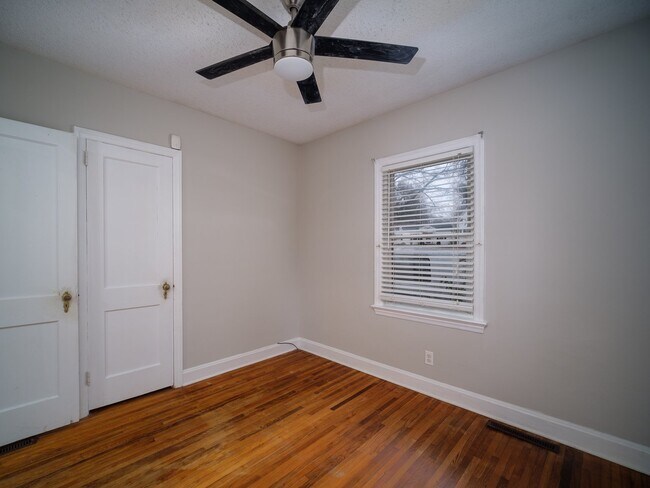 Building Photo - "Charming 3-Bedroom Home with Gleaming Hardwood Floors & 2 Full Baths in Prime Charlotte Location!"