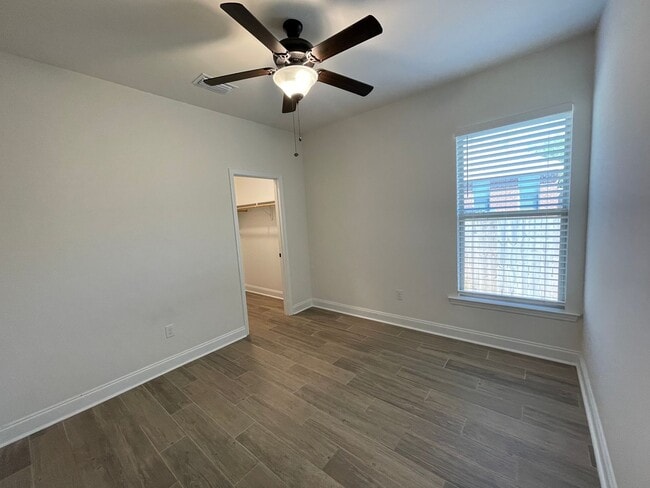 Building Photo - 3 Bedroom, 2 bathroom in Twin Beech Estate...