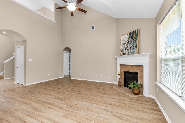Building Photo - 115 N Hawkhurst Cir