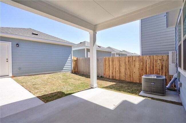 Building Photo - 1724 Artesian Spgs Xing