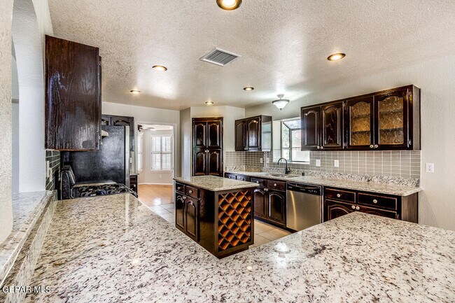 Building Photo - 6104 La Posta Dr