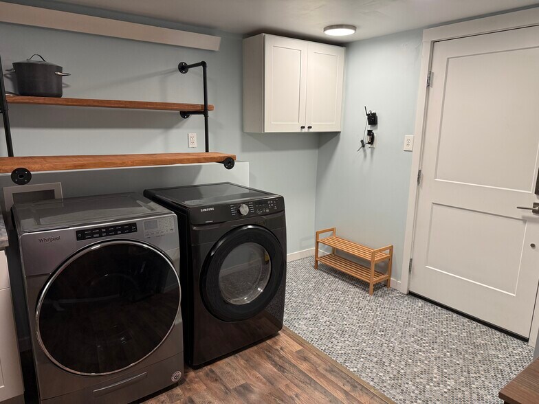 On site laundry - 18350 Cumbres Rd