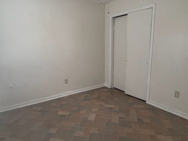 Building Photo - 1374 Dianne Dr