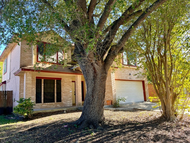 Building Photo - Move-In Special. ½ off the first full month's rent with a 12-month lease.