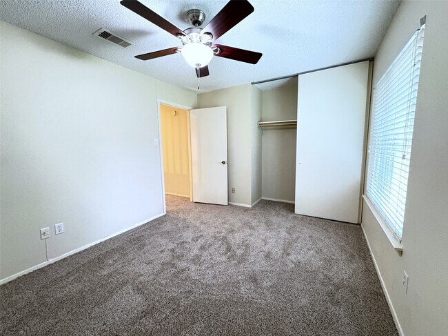Building Photo - 11526 Village Pl Dr