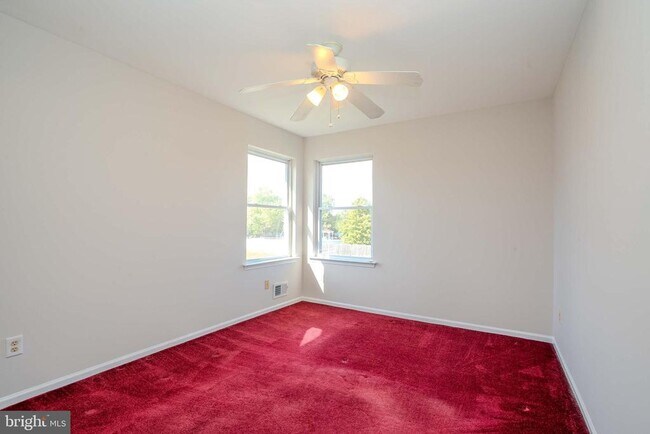 Building Photo - 27 Samantha Dr