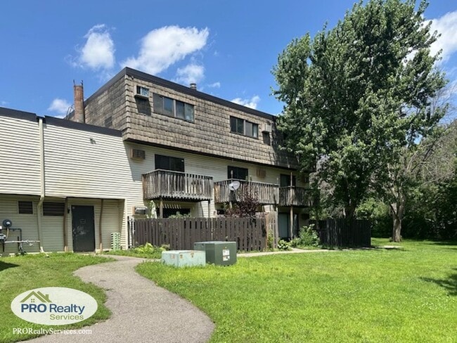 Building Photo - Recently Remodeled Condo **Half off 1 Mont...