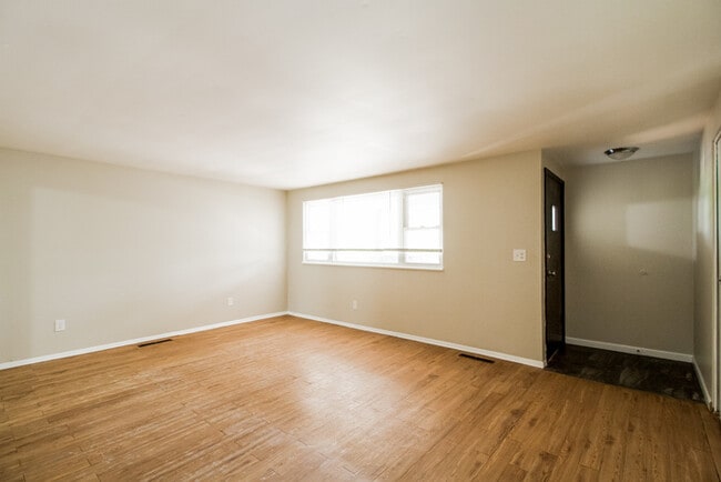 Building Photo - 1706 W Loveland Ave