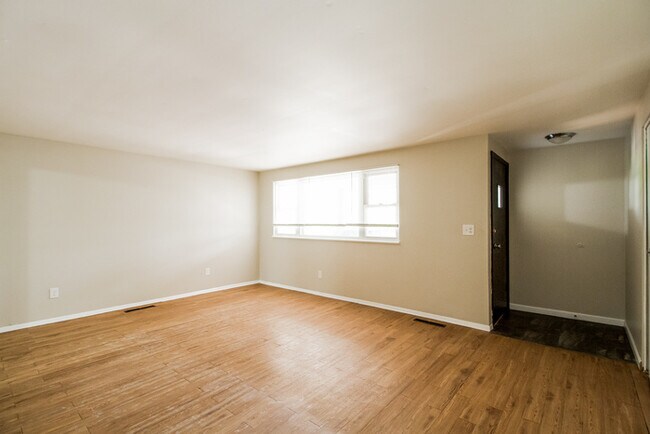 Building Photo - Comfort Meets Convenience in This 4-Bedroo...