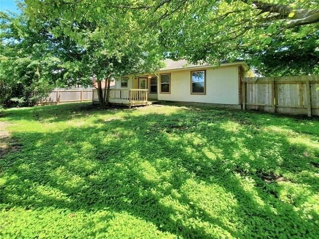 Building Photo - 491 Goldenrod St