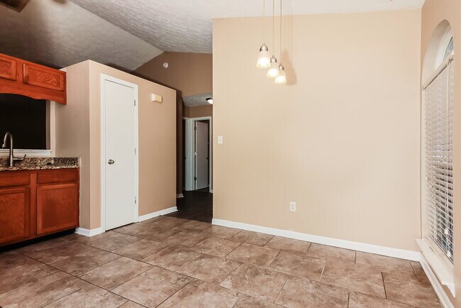 Building Photo - 2628 Lullwater Ln