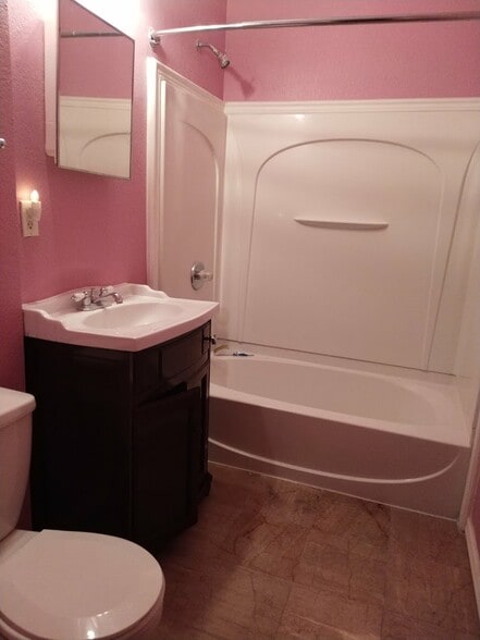 Lovely Bathroom - 2018 Glenwood Ave