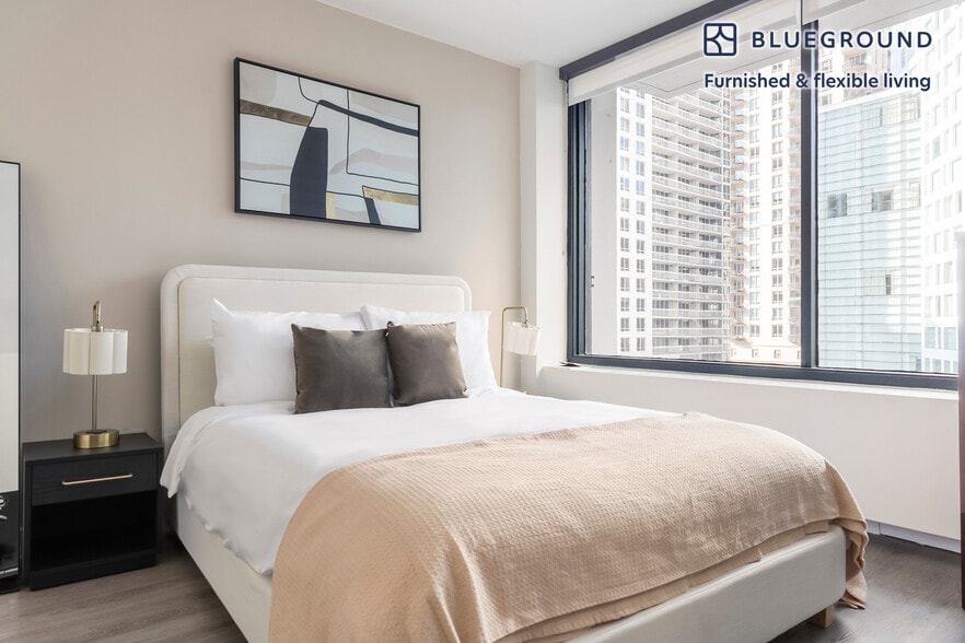 Primary Photo - 21 E Chestnut St