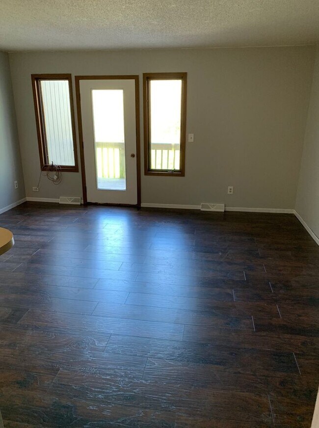 Building Photo - 315 Foxfire Dr