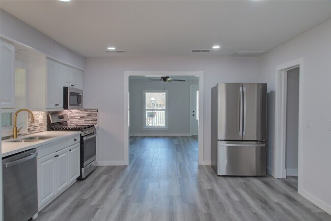 Building Photo - 415 Perkins Ave