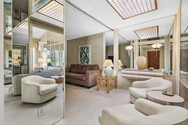 Building Photo - 175 Gran Via