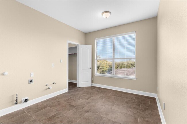 Building Photo - 3001 Lombardi Way