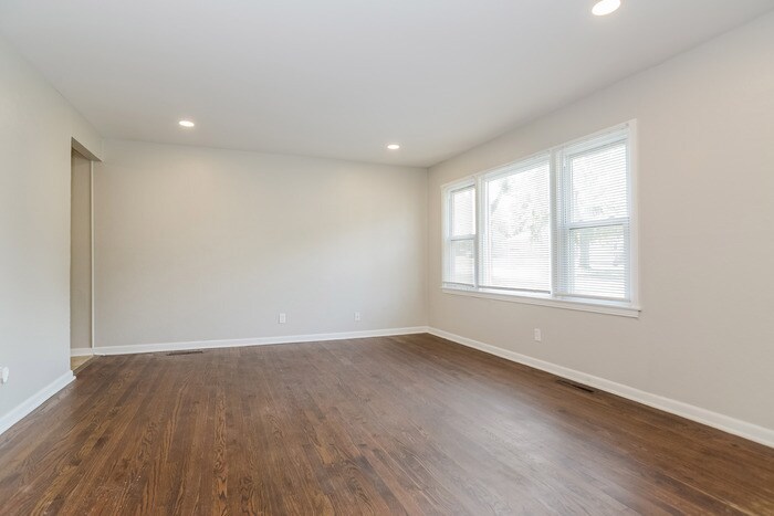 Building Photo - 3620 NE 53 Terrace