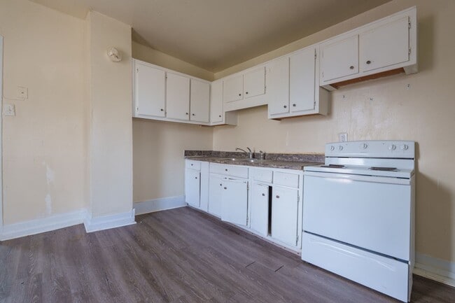 Building Photo - MOVE IN READY 4 Bedroom in Chesapeake!