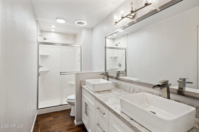 Building Photo - 5601 N 79th St
