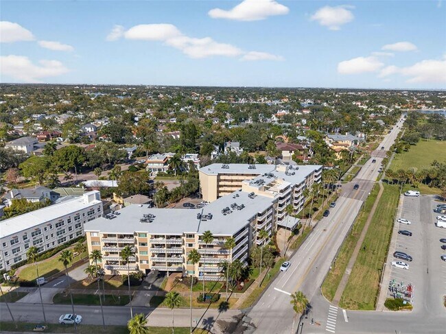 Building Photo - 1200 N Shore Dr NE