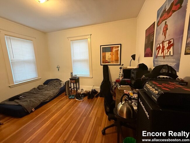 Building Photo - 39 Turner St