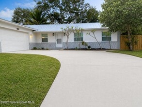 Building Photo - 2921 College View Dr