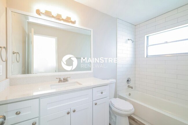 Building Photo - 3 Bedroom Pet-Friendly Home in Orlando, FL with Main Street Renewal