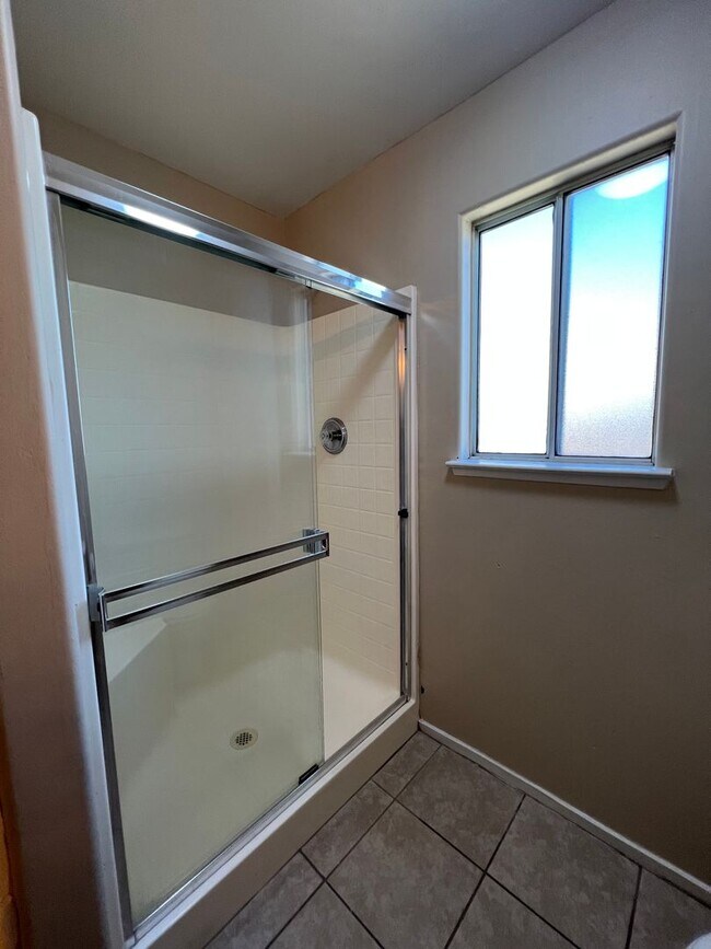 Building Photo - 2902 Tar Springs Ave