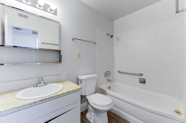 Building Photo - 4417 Berkley Ave