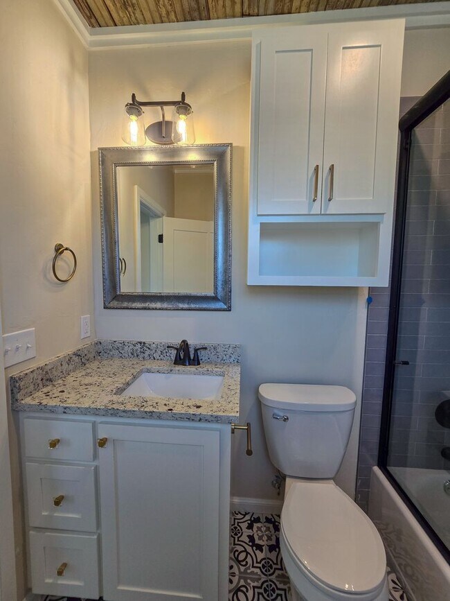 Building Photo - Cute 3 Bedroom Brick home in Shawnee