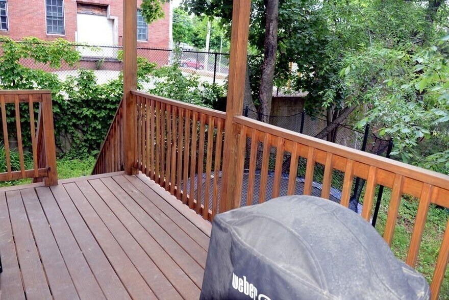 Building Photo - 7 Sunset St