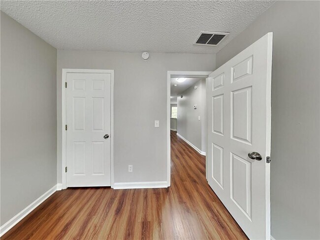 Building Photo - 20 Fieldview Ln