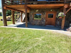 Building Photo - Wildlife abundant, log 2bdrm/1ba lower apa...