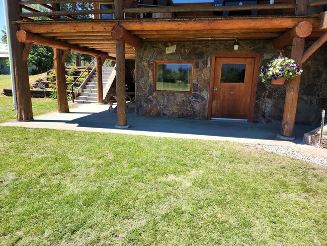 Primary Photo - Wildlife abundant, log 2bdrm/1ba lower apa...