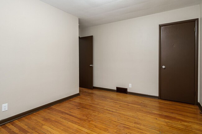 Building Photo - 2516/2518 N Rockton Ave