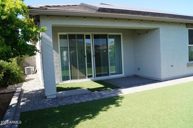 Building Photo - 717 W Anderson Dr