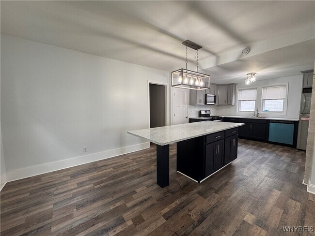 Building Photo - 1133 Hertel Ave