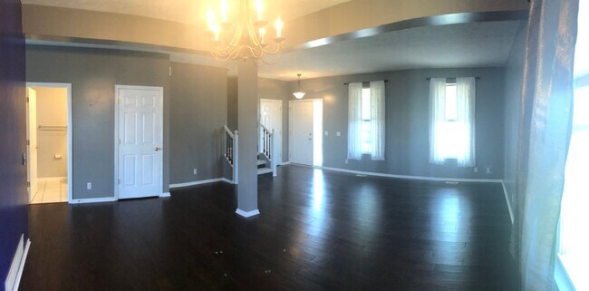Building Photo - Home for rent in Bellevue!